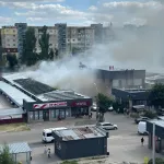 Пожежа в Кам'янському: перекрито рух і евакуйовано працівників АТБ